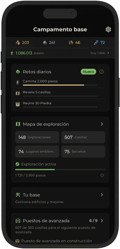 La pantalla del campamento base de Terra Incognita con tres retos diarios, una mejora de cocina en curso, estadísticas del mapa y el cuaderno de bitácora.